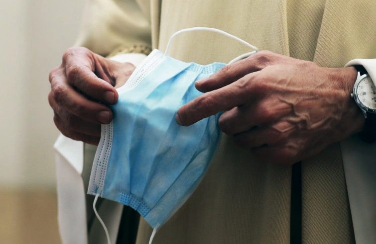 Oltre 200 preti morti di Covid-19 nei primi 9 mesi. Il Nord più colpito, 60% di decessi in più del 2019