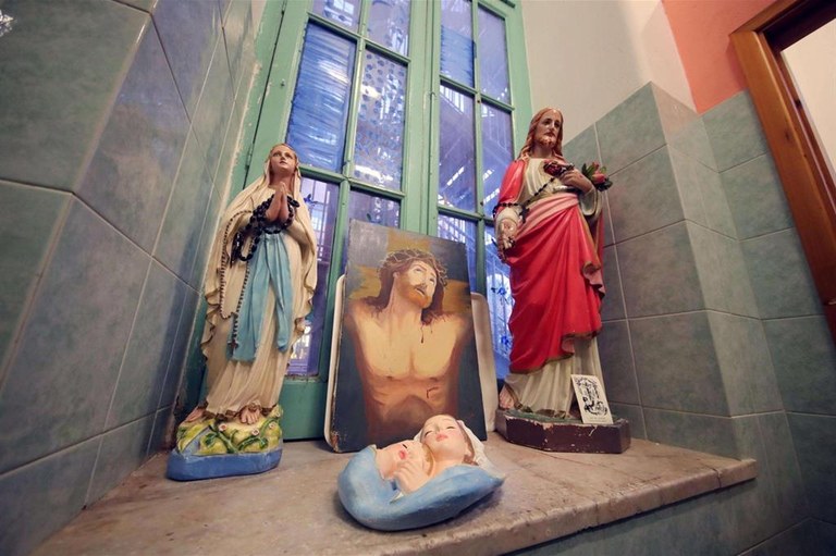 Palermo. Vietato pregare a scuola: preside toglie anche foto del Papa