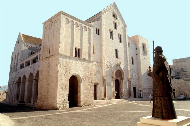 Sagrato Basilica san Nicola (Bari)