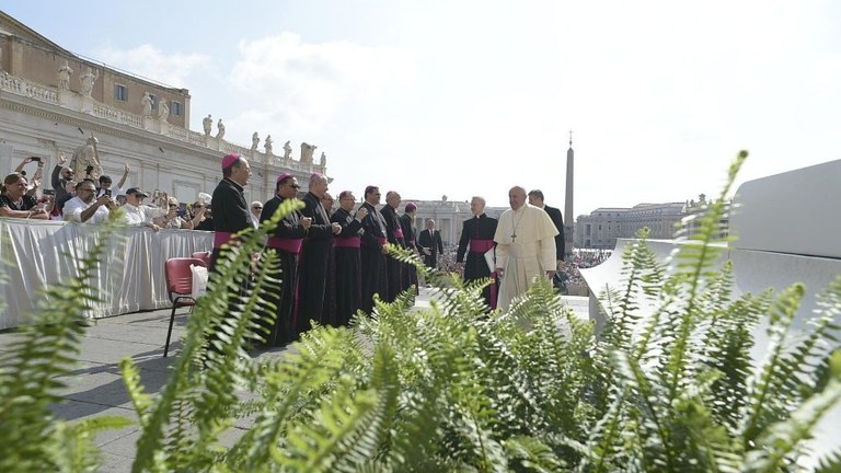 Papa: a Pentecoste, pronti ad accogliere effusione Spirito Santo