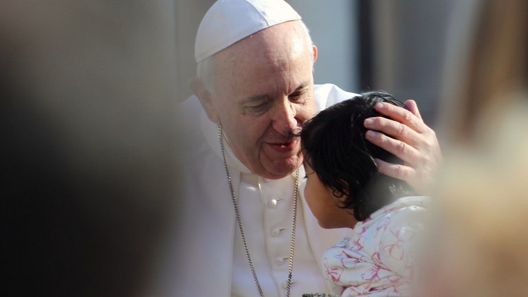 Papa a udienza generale: testimoniare Cristo, superando l'autoreferenzialità