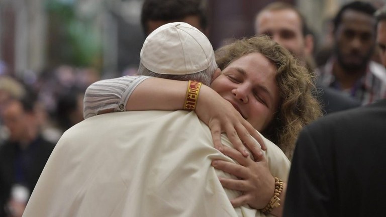 Papa ai giovani: siate messaggio di unità in un mondo che si divide