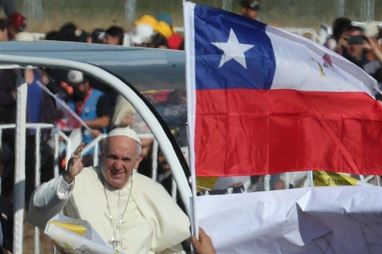 Papa in Cile. Francesco in difesa dei mapuche: «Cerchiamo la via della non violenza»