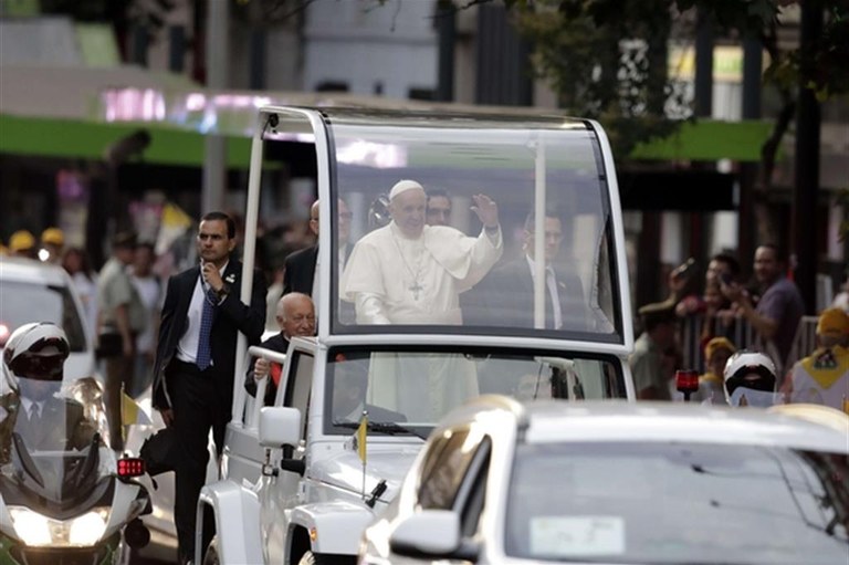 Primo giorno di incontri: Bachelet, detenute e religiosi