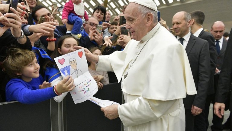 Papa: un’economia ispirata al Vangelo vince solitudine e disperazione