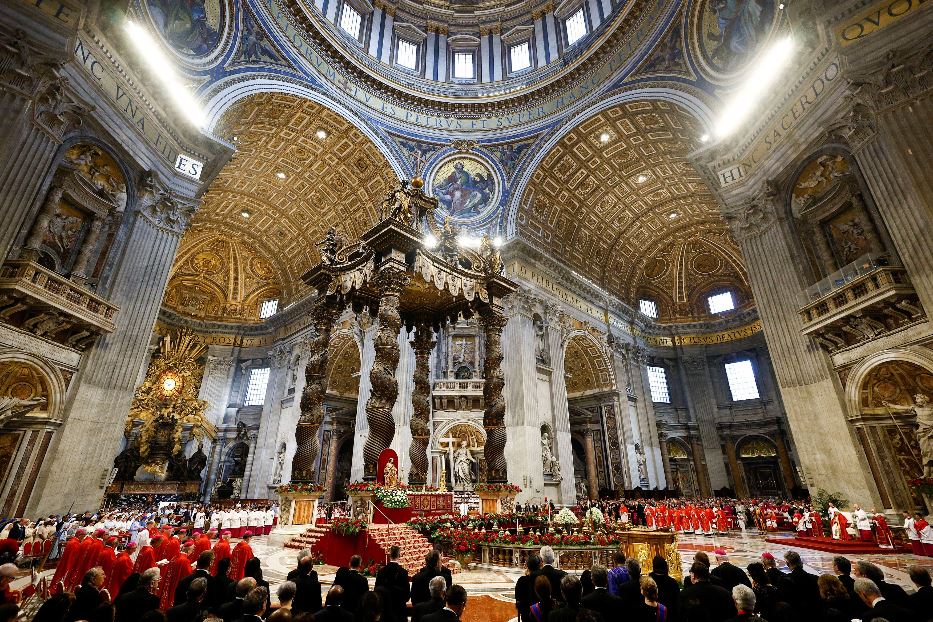 Pope-attends-the-Mass-(15791101).jpg