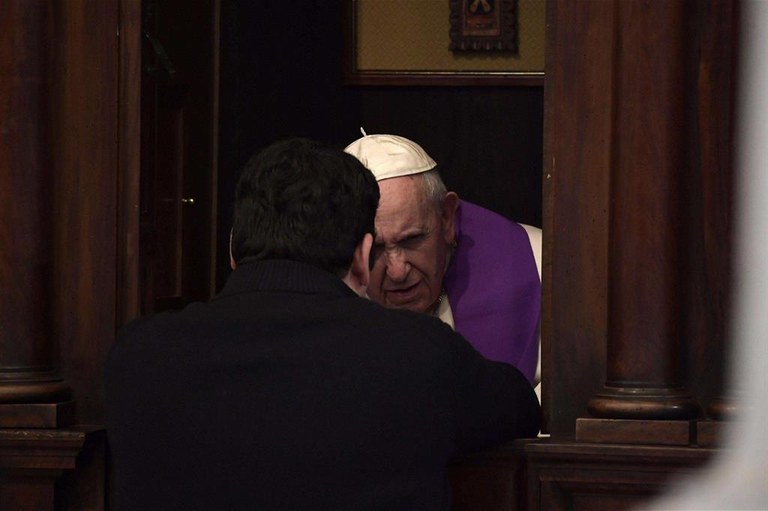 Papa ai parroci di Roma: «Gesù è il perno della nostra fede»