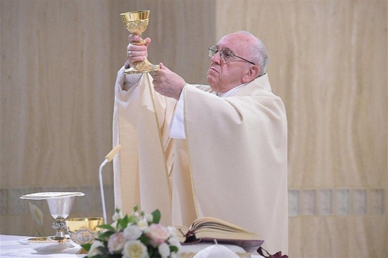 Il Papa: in Cielo Gesù lavora e prega per noi