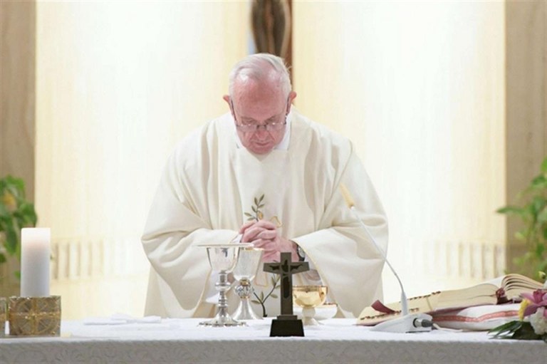 Santa Marta. Papa Francesco: gli arcangeli inviati per accompagnarci nella vita