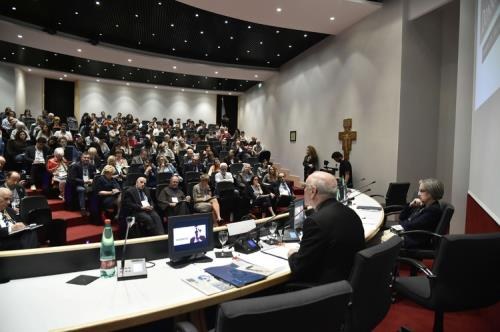 Un momento del convegno. Al tavolo Galantino e Ricci Sindoni (Siciliani)
