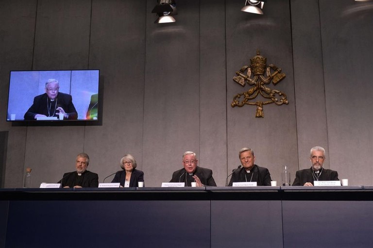 La conferenza stampa di presentazione della seconda tappa del Sinodo dei vescovi - Siciliani