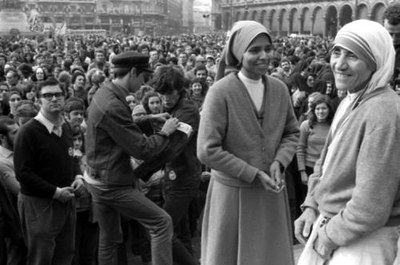 Madre Teresa di Calcutta a Milano nel 1973 (Fotogramma)