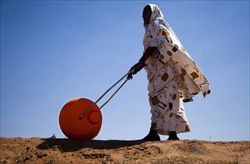 unamid-20110120-albert-gonzalez-farran-hippowaterrollerelfasher_7_2942689.jpg