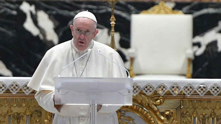 Urbi et Orbi, il Papa: l’annuncio di Pasqua aiuti a vincere la mentalità della guerra