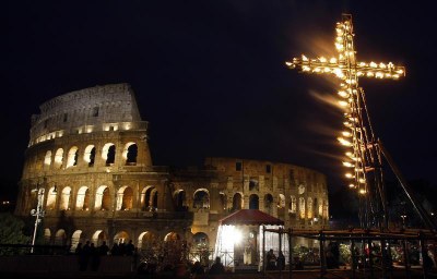 via-crucis-colosseo-easter-rome.jpg